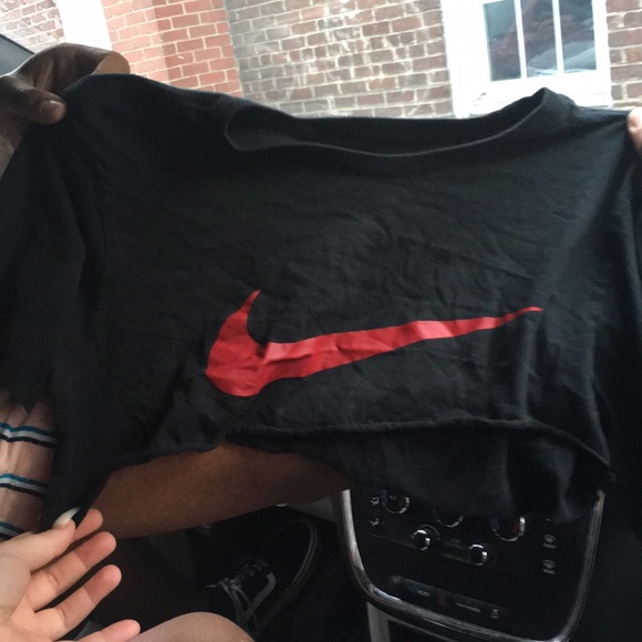 super cropped nike t - Picture 1 of 3